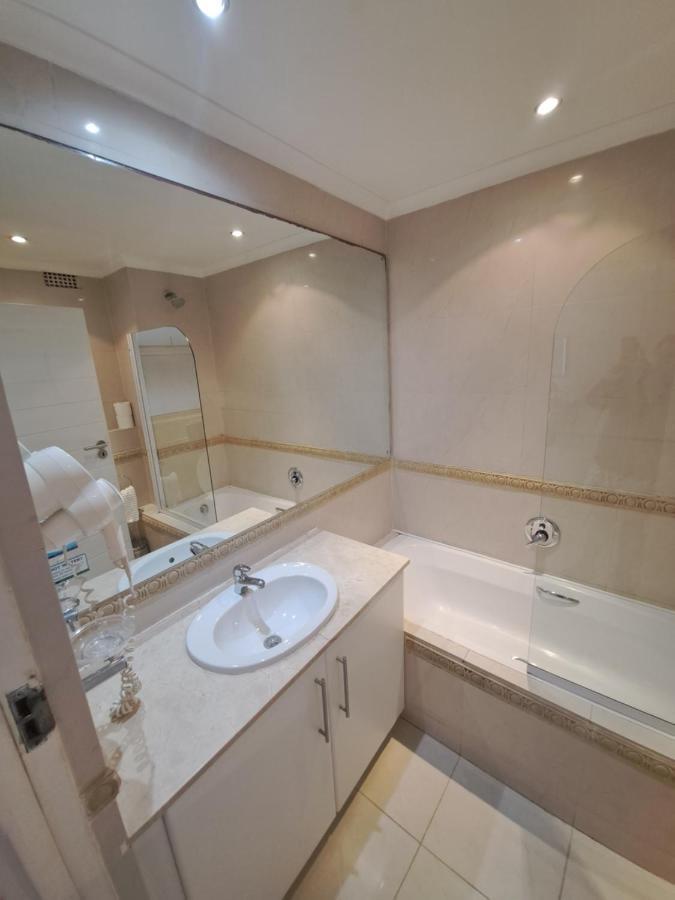 3 Bedroom Sea Facing Family Apartment Cape Town Moullie Point Ngoại thất bức ảnh